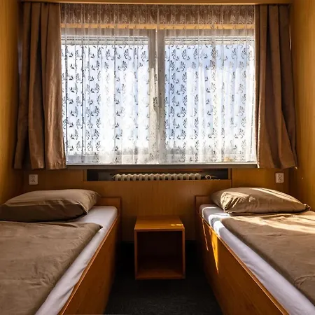 Hotel Zimni Stadion 2*